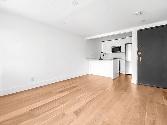 5th image of 109 1st Ave #4T
