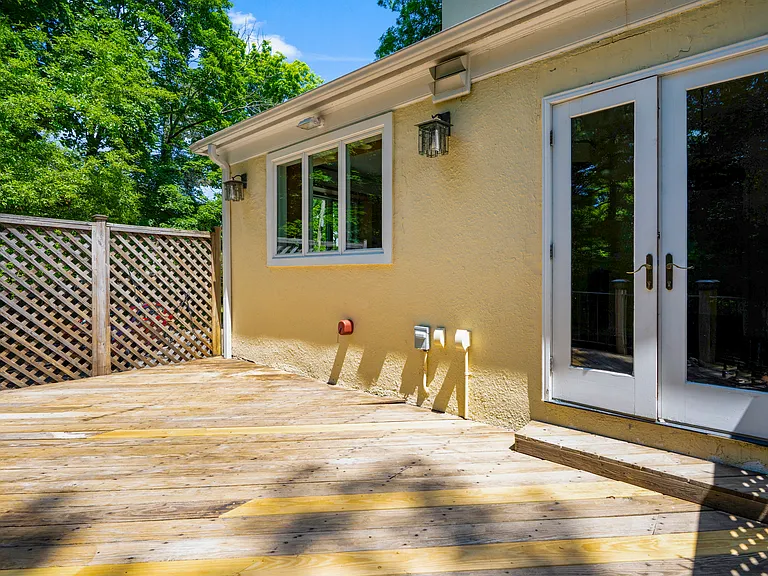 121 Walworth Ave — Photo 32