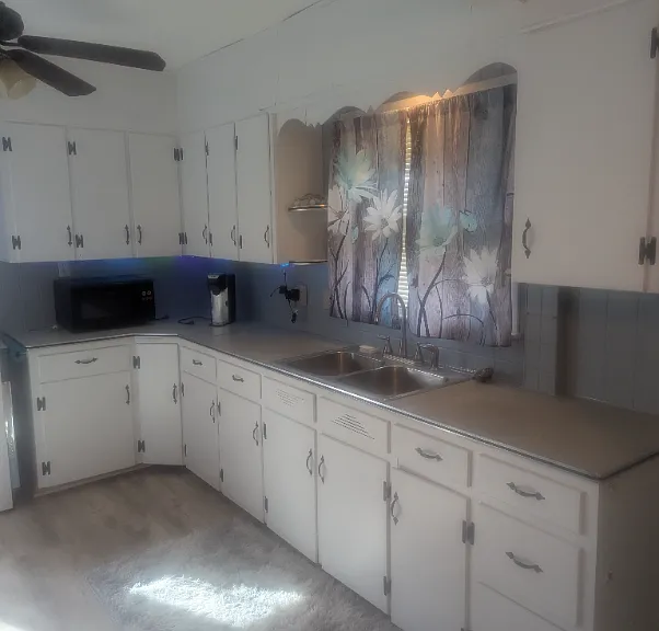 1544 Edgewood St NE — Photo 3