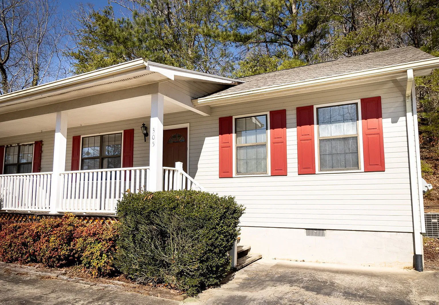 2 bed, 1.0 bath, 768 sqft, $1,050 — Photo 1