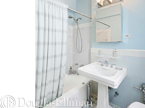 5th image of 60 9th Ave APT 627