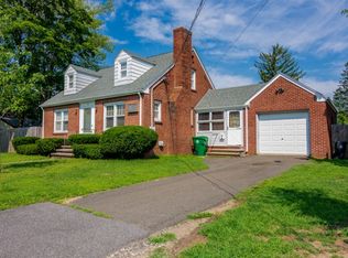 38 Lachine St, Chicopee, MA 01020