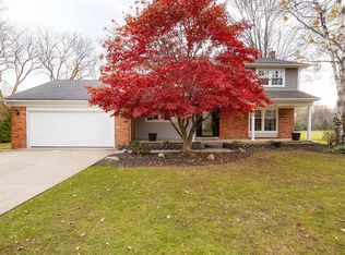 29204 Oak Point Dr, Farmington Hills, MI