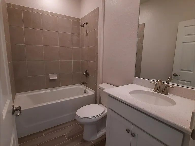 4102 NW 26th St — Photo 14