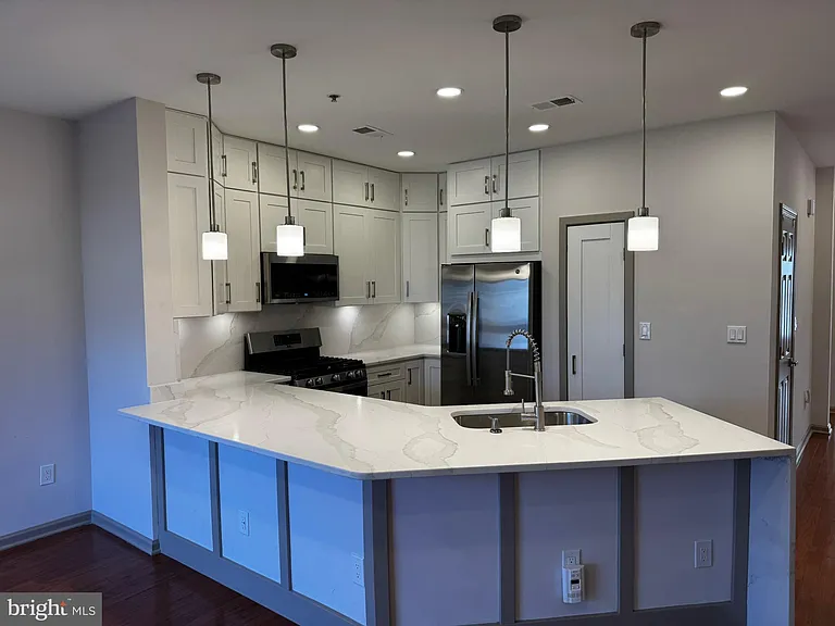 20240 Macglashan Ter #2203 — Photo 19