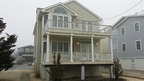 1st image of 1010 Simpson Ave