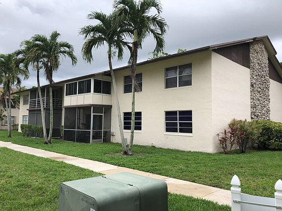 3rd image of 350 E Laurel Dr APT F1
