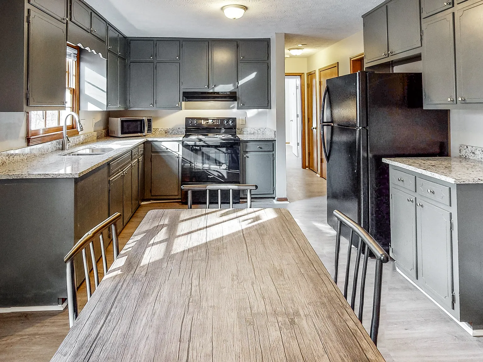 4 bed, 3.0 bath, 1203 sqft, $576 — Photo 4