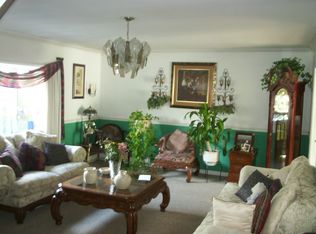 10 Umber Rd, Levittown, PA 19056