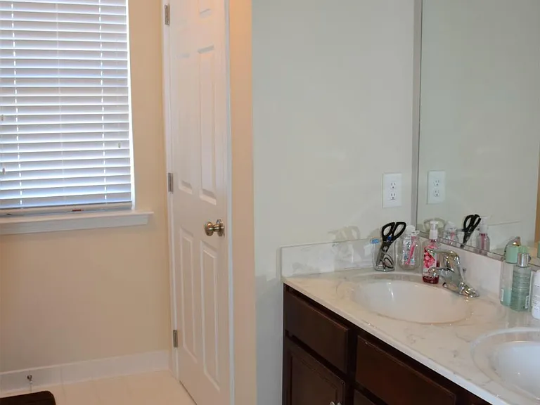 390 English Oak Ln — Photo 17