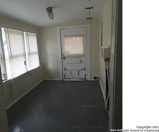 5th image of 371 Lone Star Blvd