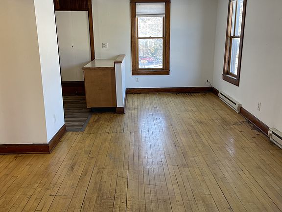 5th image of 212 S Water St