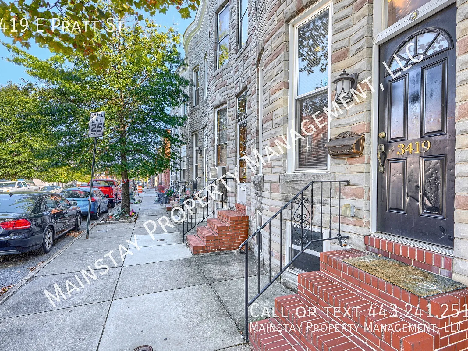 Renovated 2 bed, 2.5 bath townhouse with 2 car parking! — Photo 1