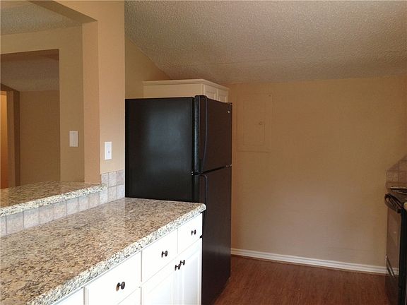 4th image of 3918 Harvey Rd