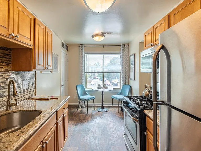 Chesapeake Glen Apartment Homes — Photo 1