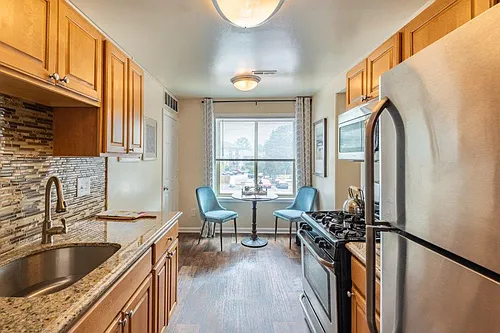 Chesapeake Glen Apartment Homes Photo 1