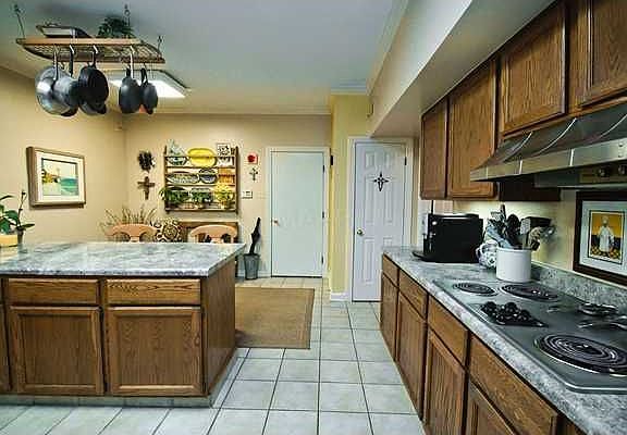3rd image of 415 Twelve Oaks Cir