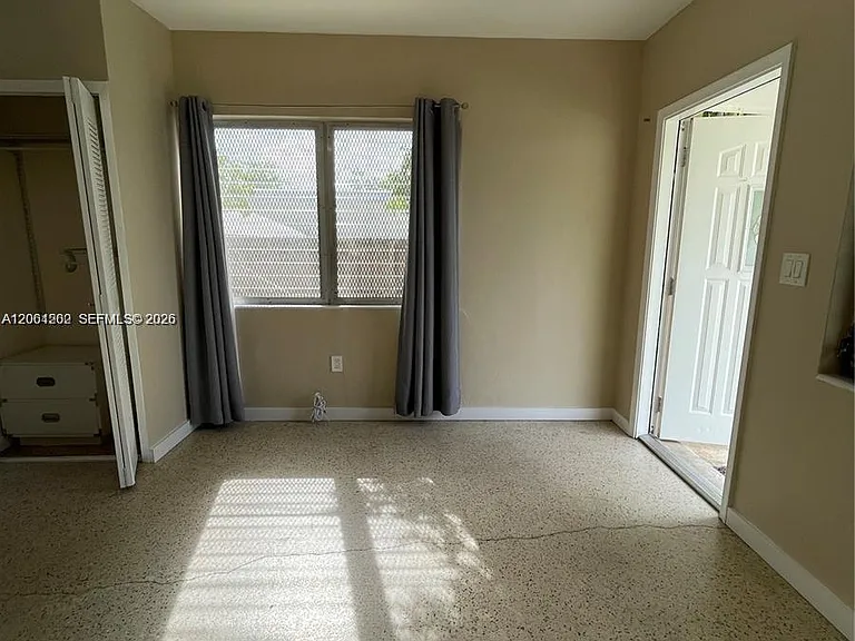 940 SW 4th Ave #2 — Photo 2