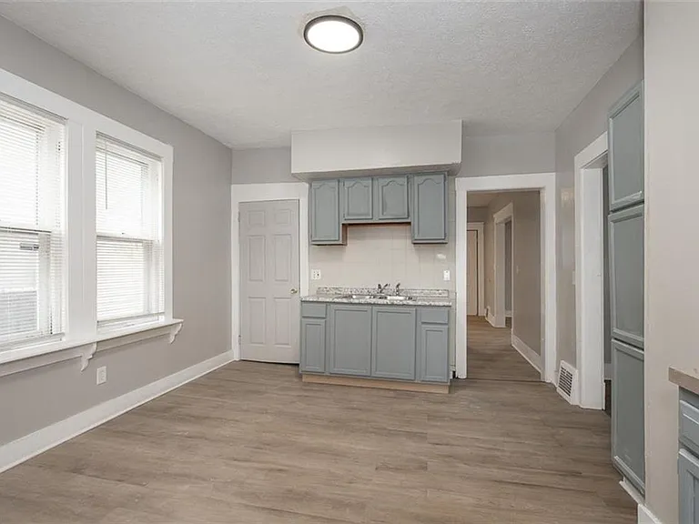 5614 Drake Ave — Photo 4