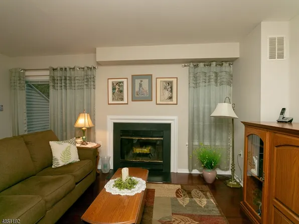 5 Rushmore Ln, Hackettstown, NJ 07840