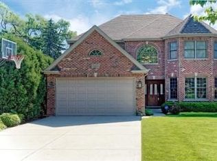 135 N Pine St, Elmhurst, IL 60126