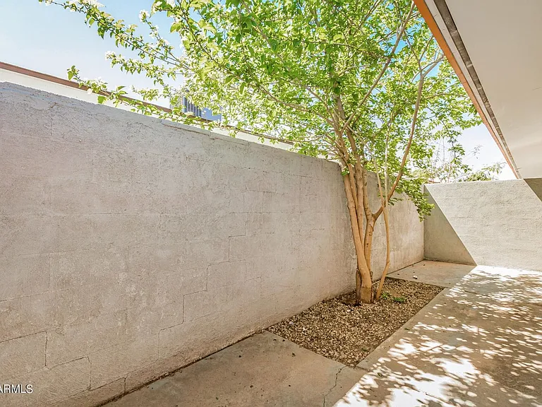 1118 S McClintock Dr — Photo 16