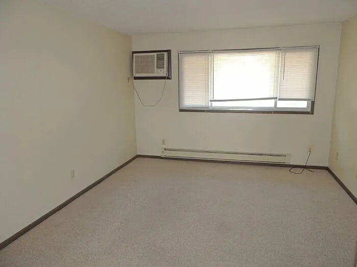 210 S Chestnut St #4 — Photo 2