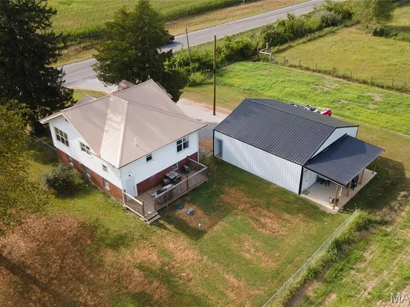 290 Harco Rd, Harrisburg, IL 62946