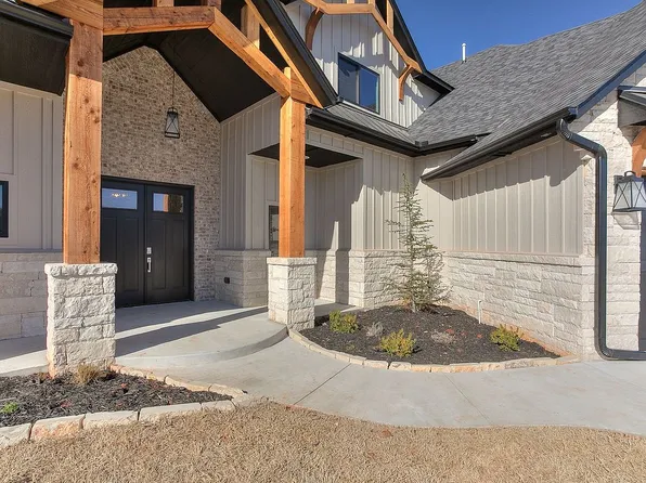 2109 Whitechapel Cir, Edmond, OK 73012