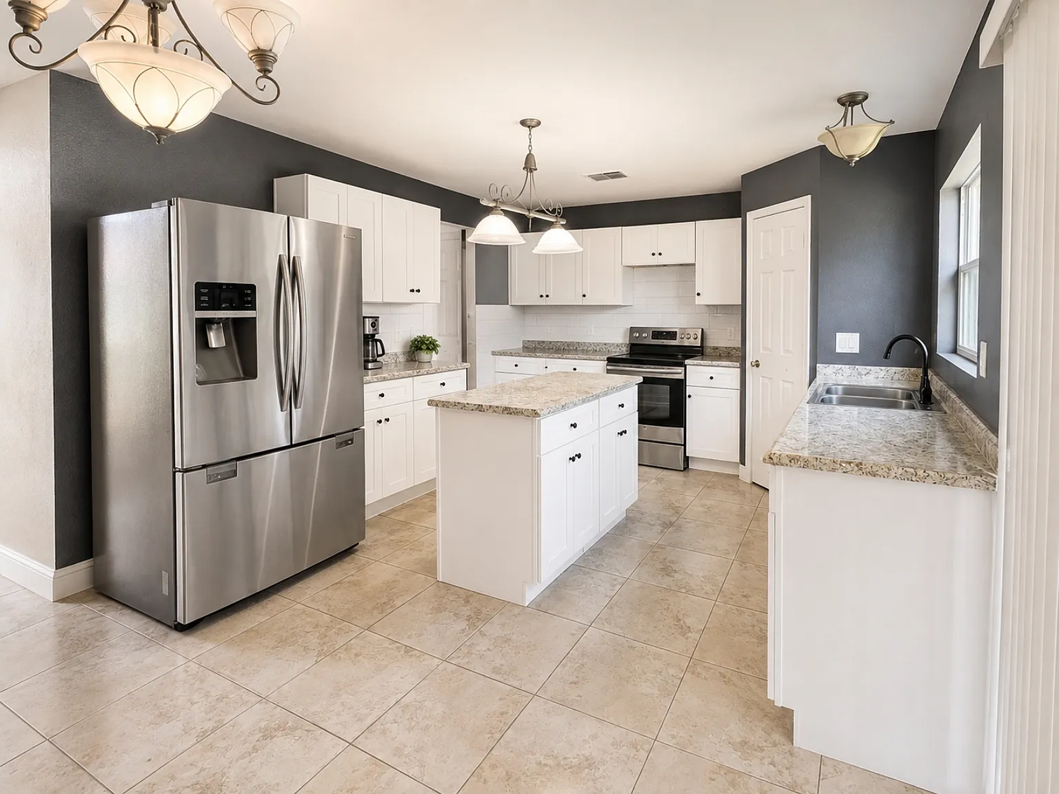 4 bed, 2.5 bath, 2348 sqft, $2,450 — Photo 4