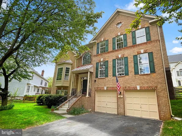 4 Brook Run Ct, Germantown, MD 20876