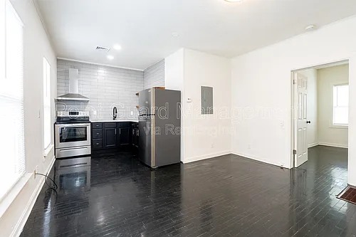 1827-1829 W Walker St #2 Photo 1