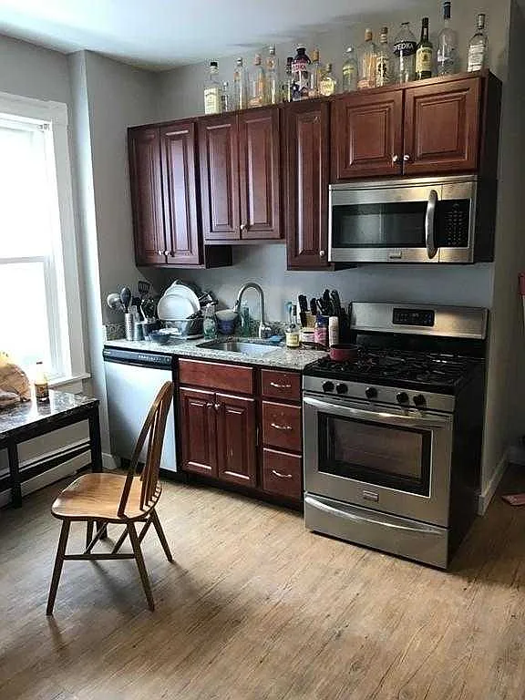 4 bed, $7,500 — Photo 1