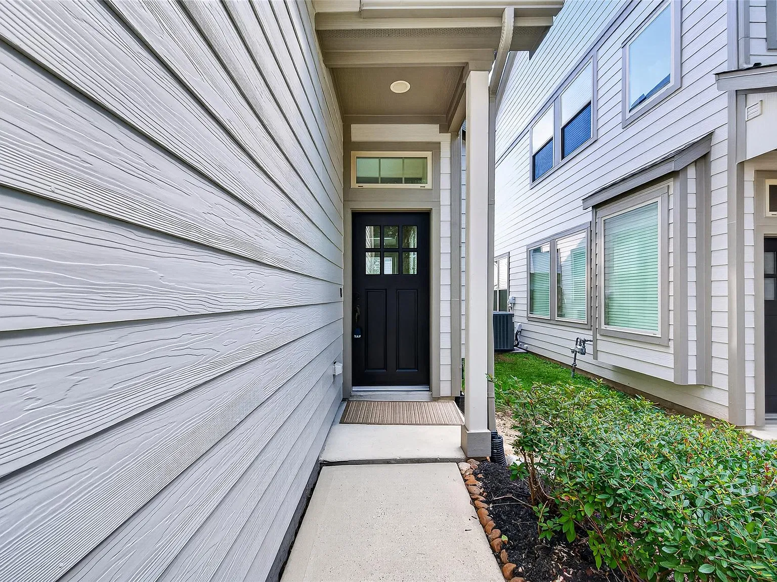 3 bed, 2.5 bath, 1949 sqft, $2,450 — Photo 3
