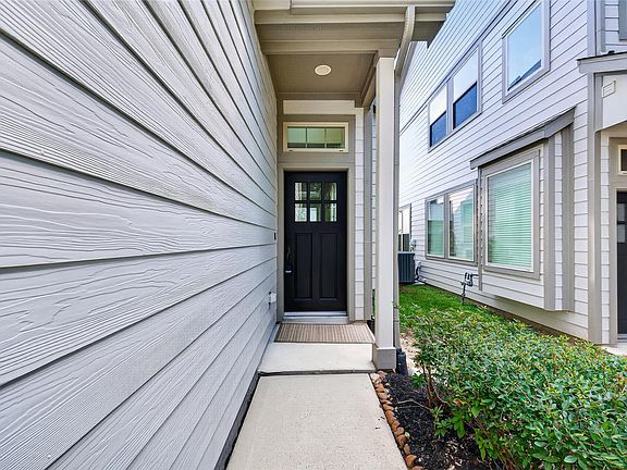 4th image of 20 Cheswood Manor Ct