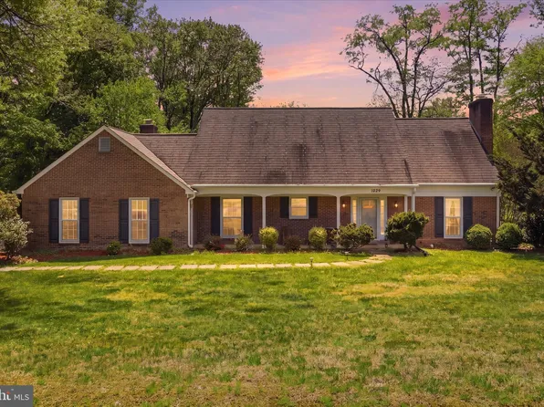 1034 Walker Mill Rd, Great Falls, VA 22066