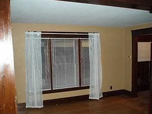5th image of 456 Shirley Ave