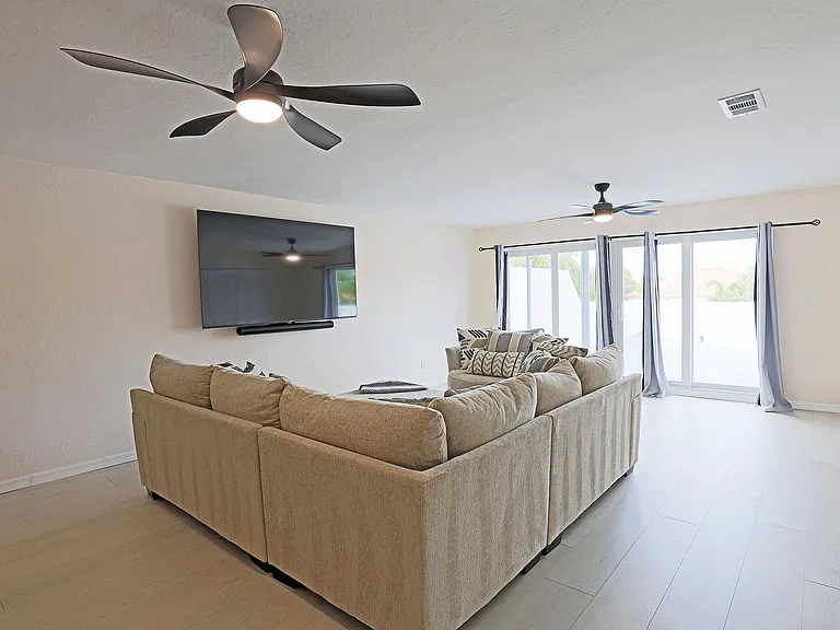 11921 Seabreeze Cove Ln — Photo 16