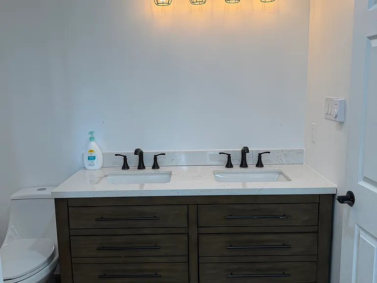 131 N Shore Dr — Photo 2