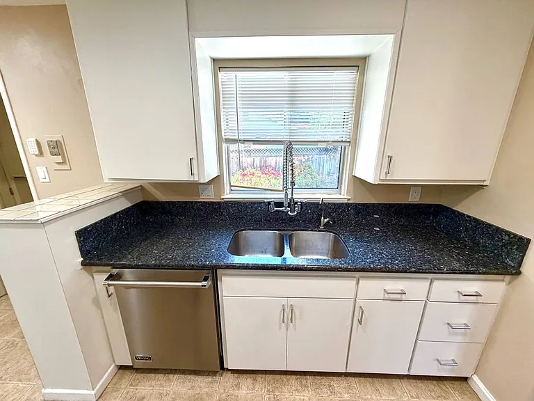 785 Duke Cir — Photo 10