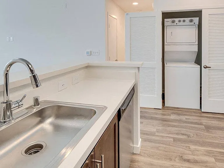 Deer Creek Apartments — Photo 14