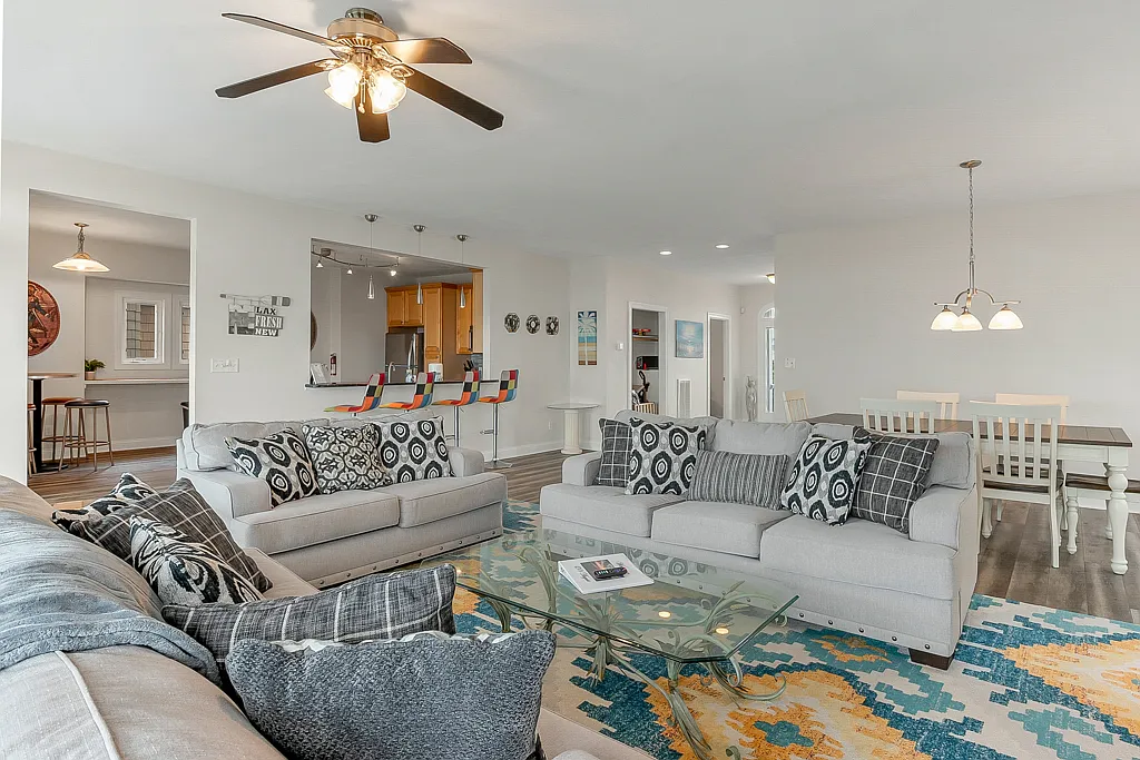 5 bed, 3550 sqft, $5,750 — Photo 3