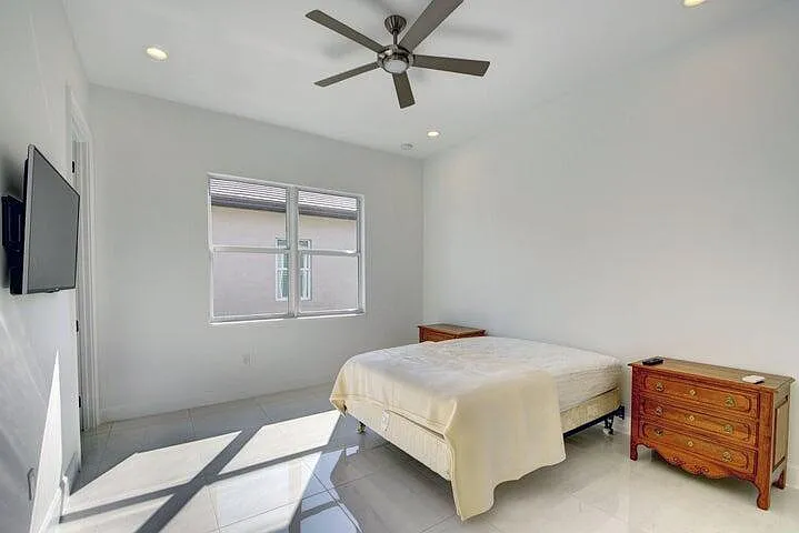 12832 Veneto Springs Dr — Photo 29