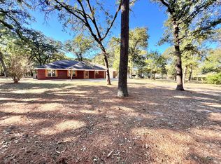 10 Oak Creek Dr, Huntsville, TX 77340