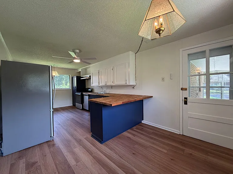 19 Oak St NE — Photo 13
