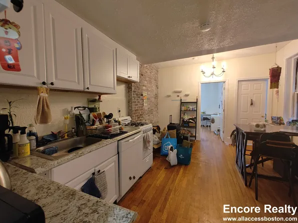 7 Phillips St APT 4, Boston, MA 02114