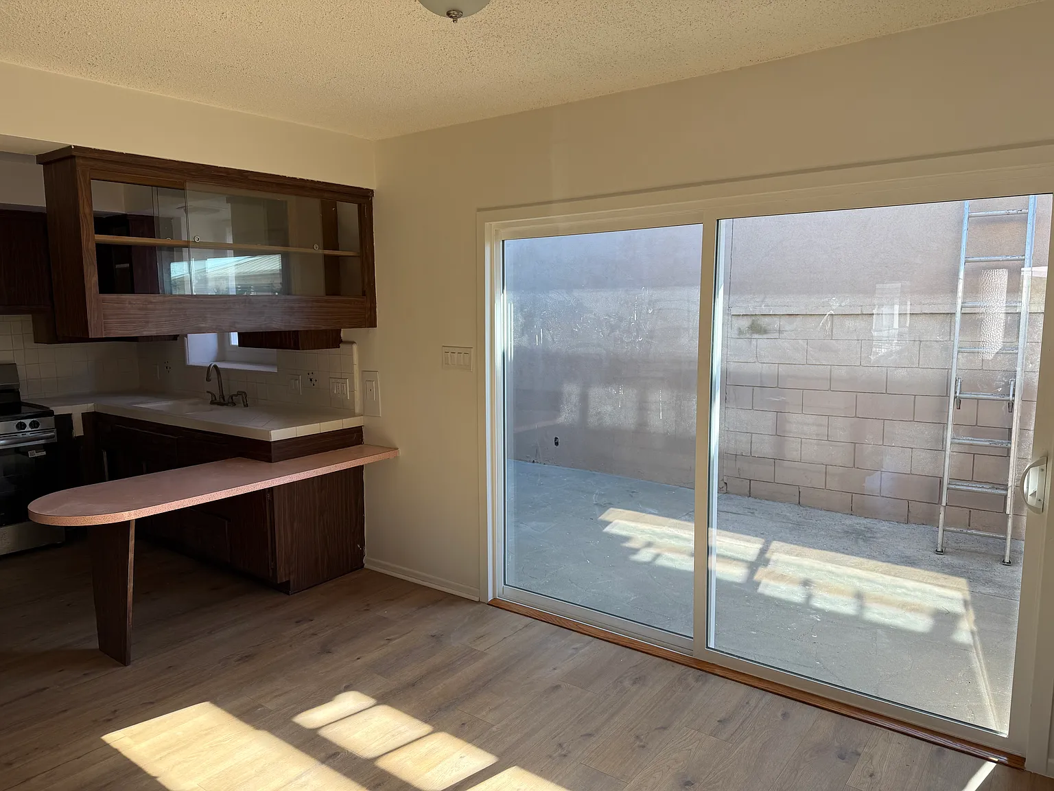 3 bed, 1250 sqft, $3,250 — Photo 3