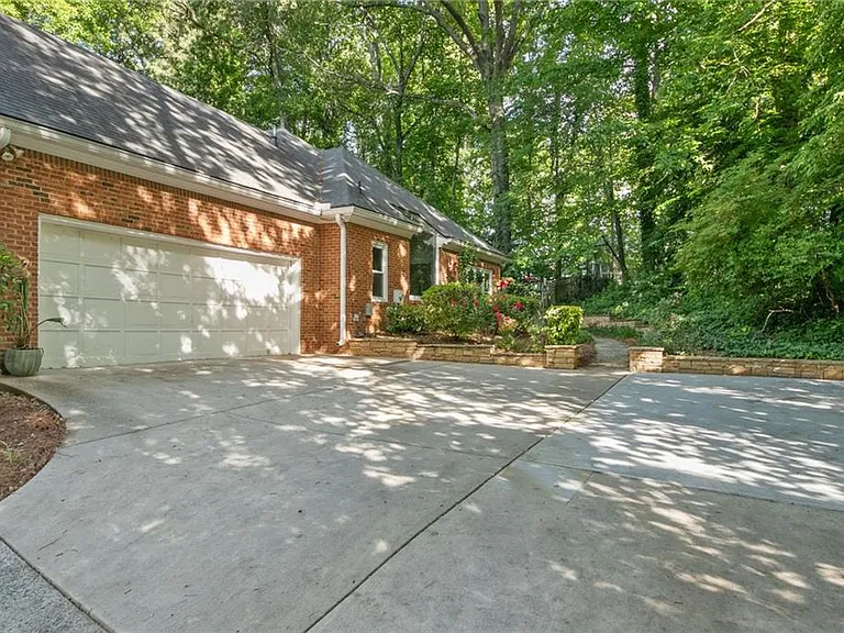 1055 Downing Ct NE — Photo 4