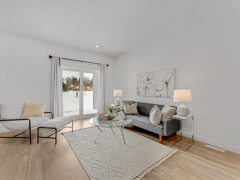 16 Silver Creek Cres — Photo 13