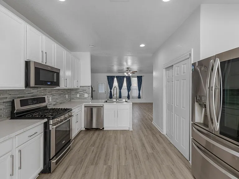 4810 Jarl Ct — Photo 2